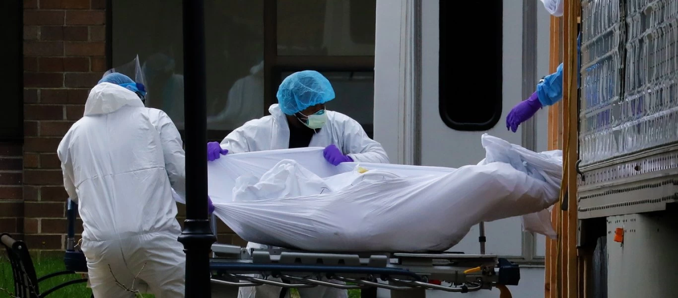 «Βαρύ» το πλήγμα για τις ΗΠΑ: 4.491 θανάτους σε μια μέρα από τον κορωνοϊό